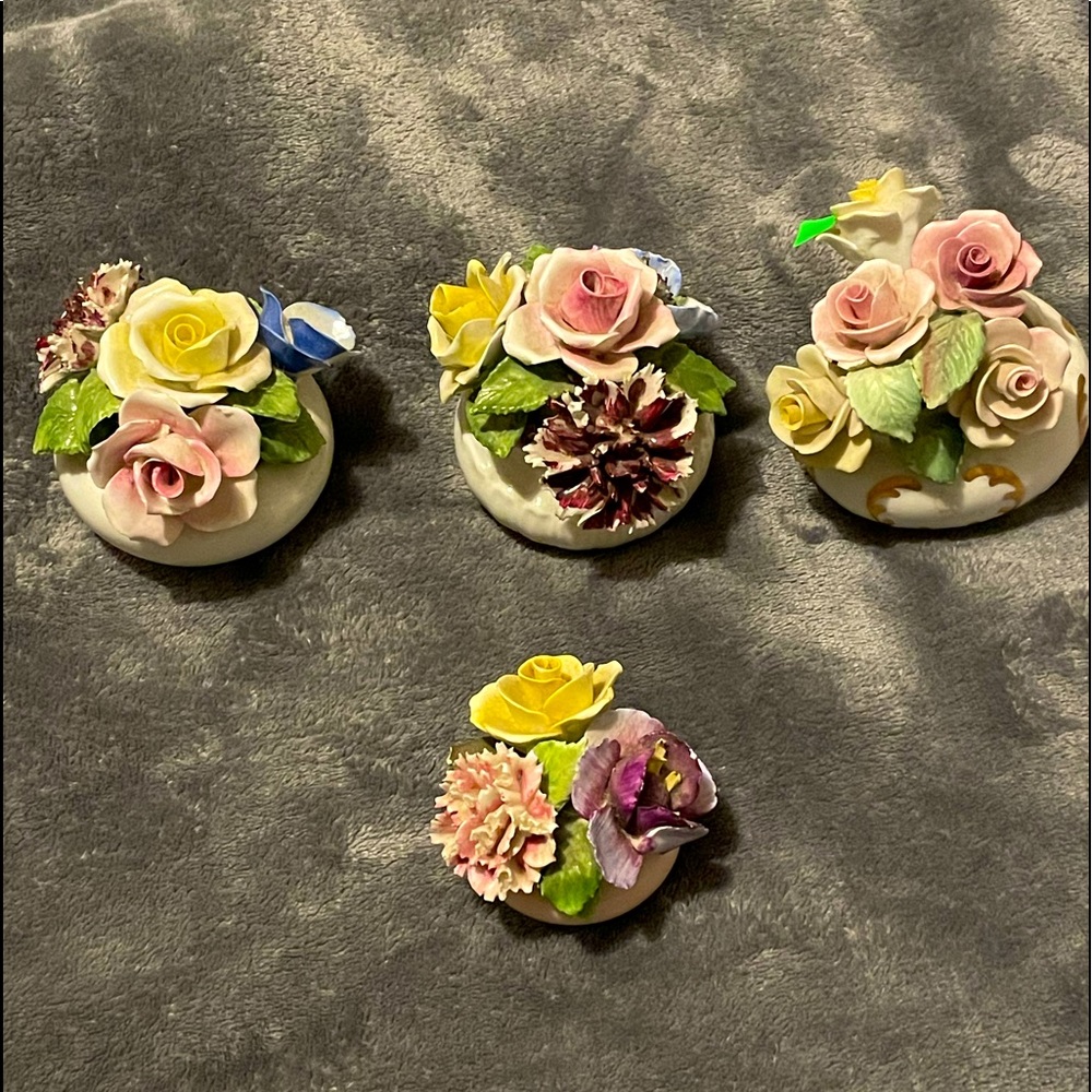 4 Vintage collectible China flower vase